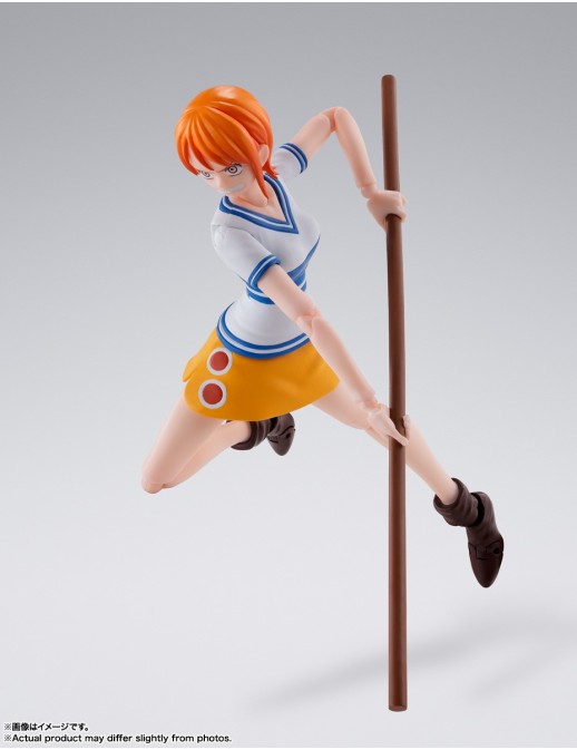 Bandai S.H. Figuarts One Piece Nami Romance Dawn
