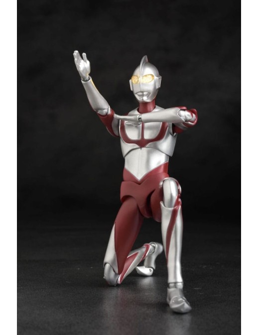 EVOLUTION TOY HERO ACTION FIGURE ウルトラマン
