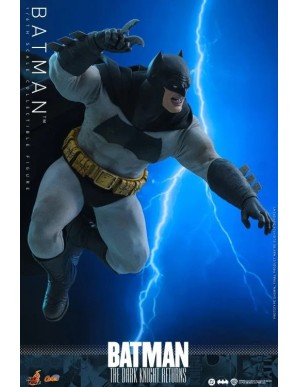 Hot Toys DC Comics Masterpiece Batman The Dark Knight Returns 1/6 Scale Collectible Figure