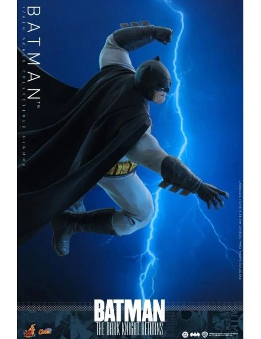 Hot Toys DC Comics Masterpiece Batman The Dark Knight Returns 1/6 Scale Collectible Figure