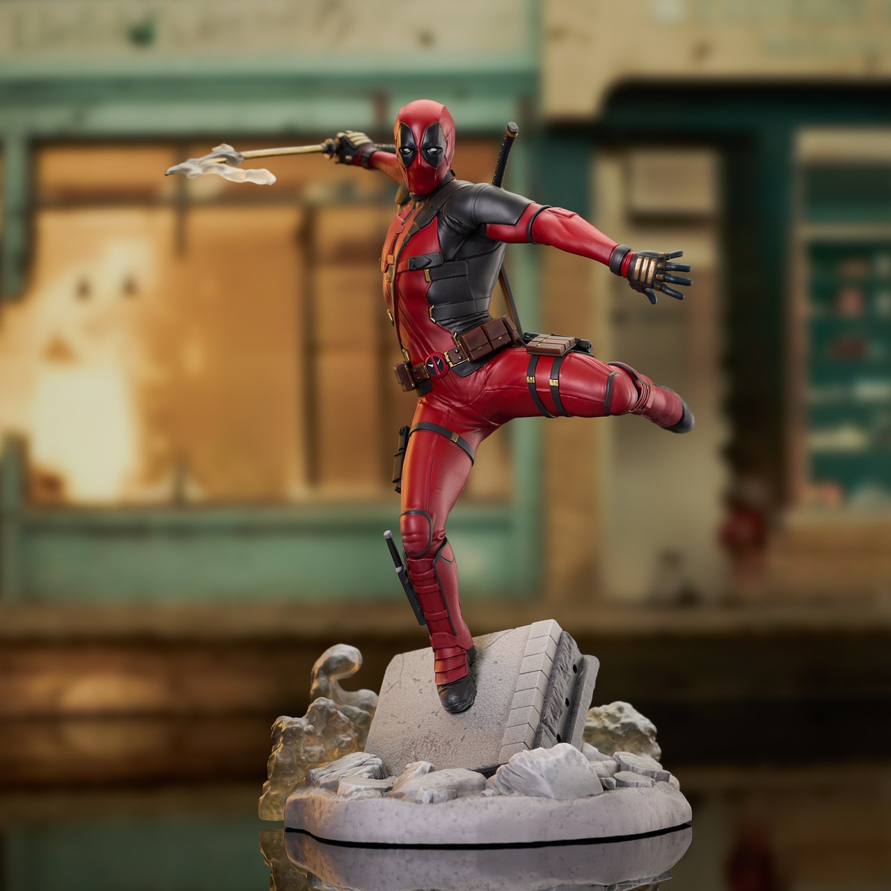 DIAMOND SELECT TOYS MARVEL GALLERY DEADPOOL & WOLVERINE DEADPOOL