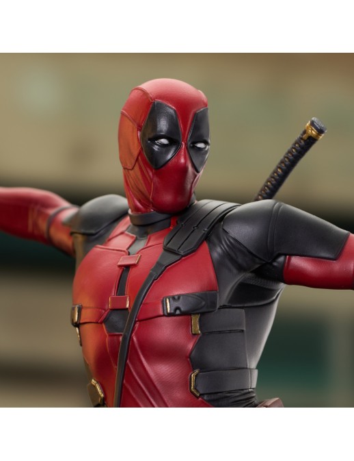 Diamond Select Toys Marvel Gallery Deadpool & Wolverine Deadpool