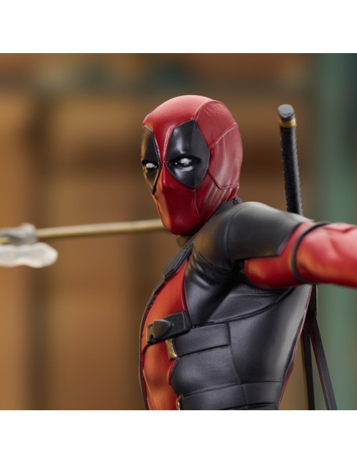 Diamond Select Toys Marvel Gallery Deadpool & Wolverine Deadpool