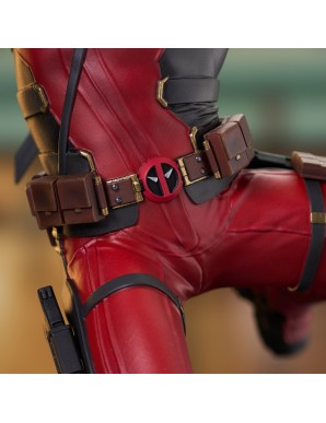 Diamond Select Toys Marvel Gallery Deadpool & Wolverine Deadpool
