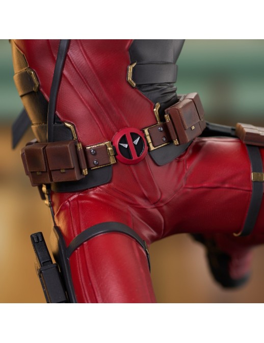Diamond Select Toys Marvel Gallery Deadpool & Wolverine Deadpool