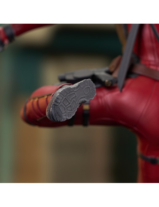 Diamond Select Toys Marvel Gallery Deadpool & Wolverine Deadpool