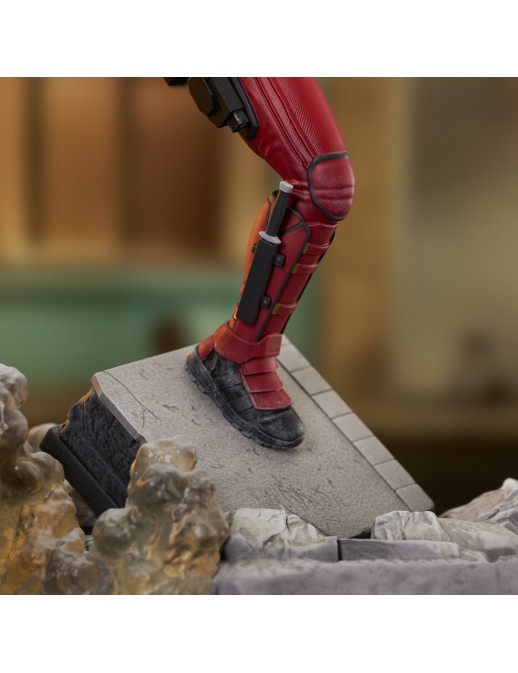 Diamond Select Toys Marvel Gallery Deadpool & Wolverine Deadpool