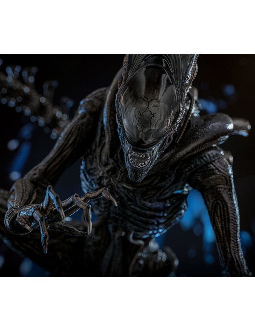 Hot Toys Movie Masterpiece Alien Romulus Scorched Xenomorph 1/6 Scale Collectible Figure