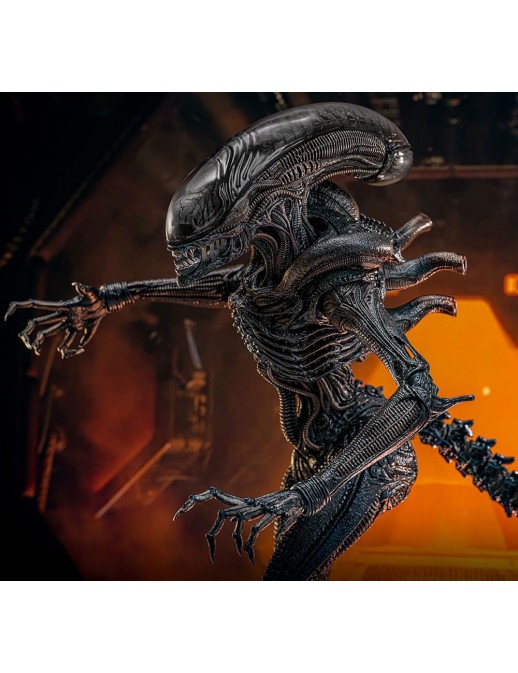 Hot Toys Movie Masterpiece Alien Romulus Scorched Xenomorph 1/6 Scale Collectible Figure