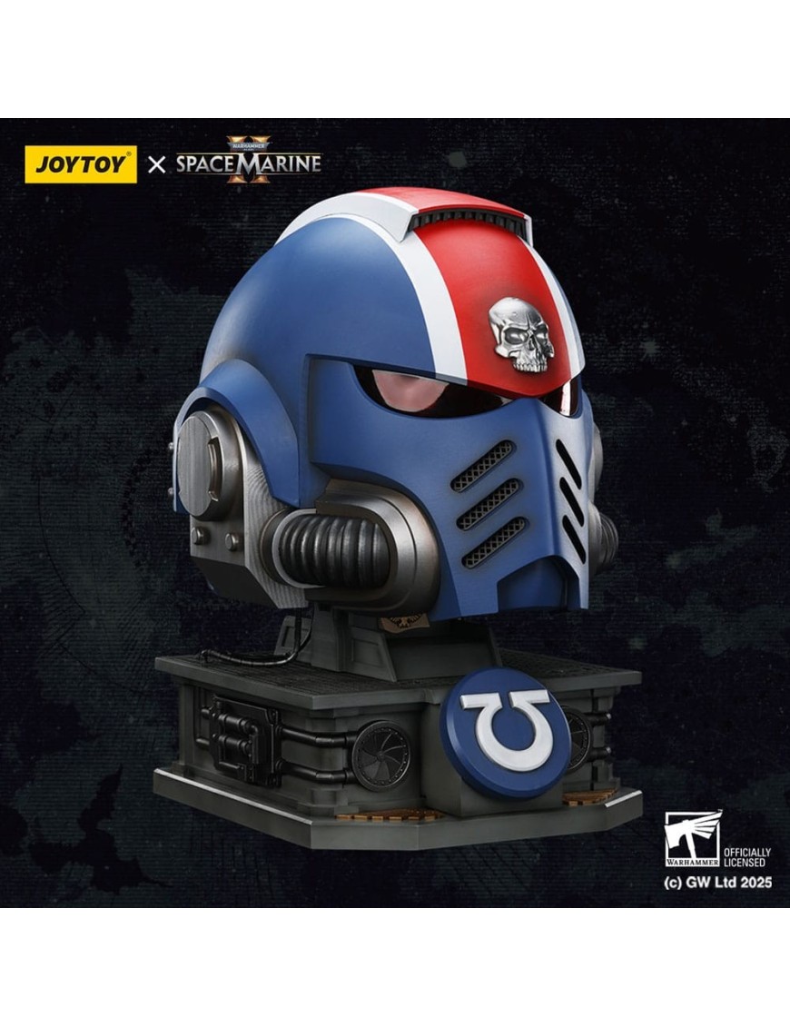 Joy Toy Warhammer 40,000 Space Marine 2 Ultramarines Lieutenant Titus Helmet Replica with Display Stand Joy Toy Warhammer 40,000 Space Marine 2 Ultramarines Lieutenant Titus Helmet Replica with Display Stand