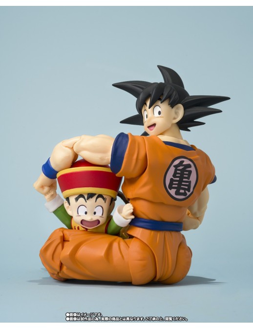 Bandai S.H. Figuarts Dragon Ball Z Son Goku & Kid Son Gohan & Flying Nimbus
