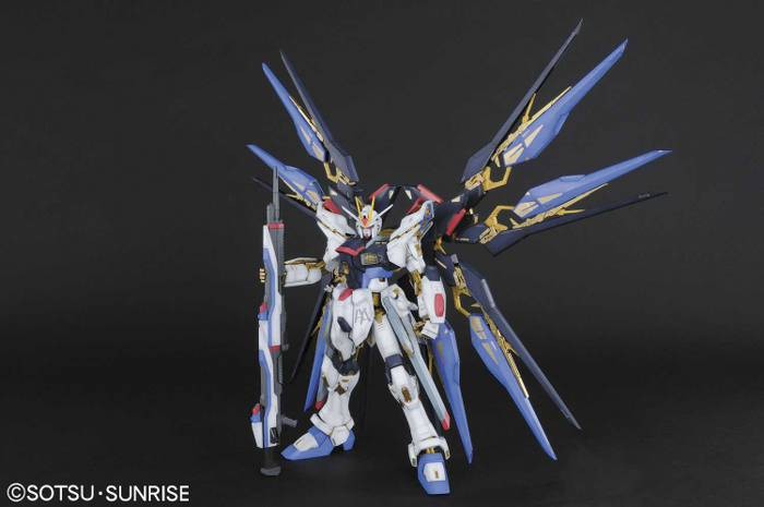 BANDAI PERFECT GRADE PG 1/60 MOBILE SUIT GUNDAM ZGMF-X20A STRIKE FREEDOM GUNDAM