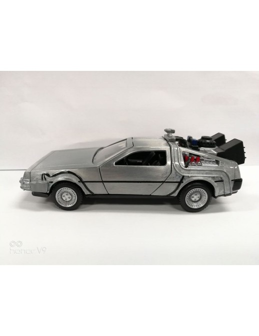Jada Toys Diecast Model 1/32 Scale Back To The Future DMC Delorean Time Machine