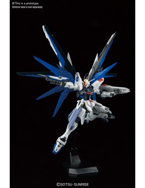 Bandai Master Grade MG 1/100 Mobile Suit Gundam ZGMF-X10A Freedom Gundam 2.0 Version