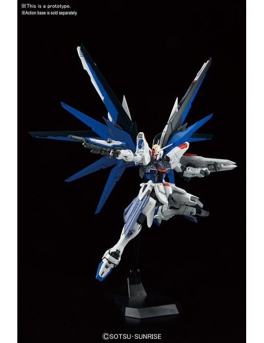 Bandai Master Grade MG 1/100 Mobile Suit Gundam ZGMF-X10A Freedom Gundam 2.0 Version