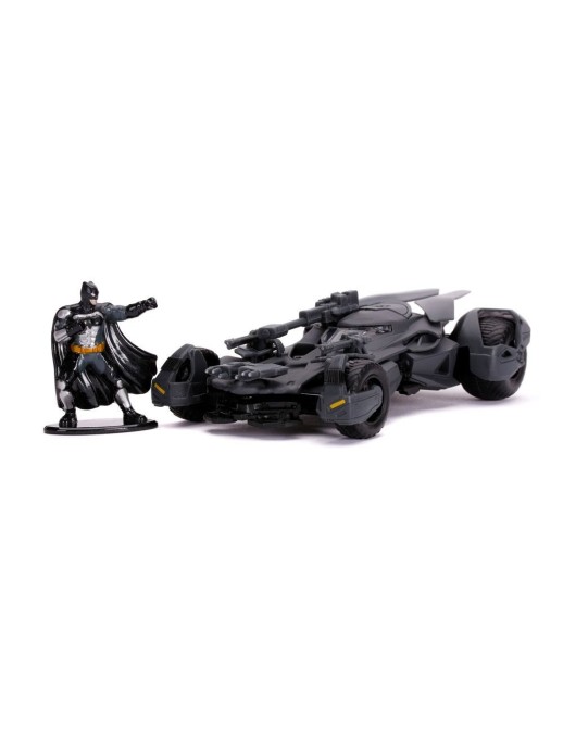 Jada Toys Diecast Model 1/32 Scale Justice League Batmobile with Figure