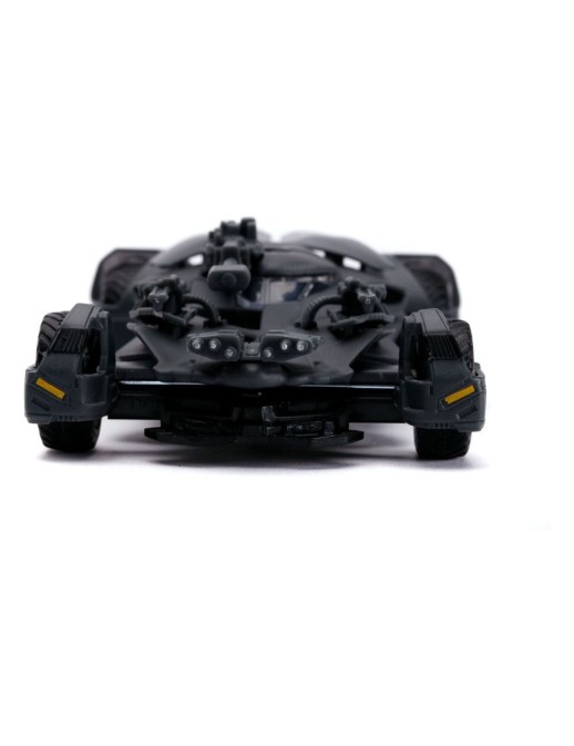 Jada Toys Diecast Model 1/32 Scale Justice League Batmobile with Figure