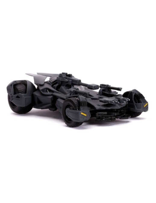Jada Toys Diecast Model 1/32 Scale Justice League Batmobile with Figure