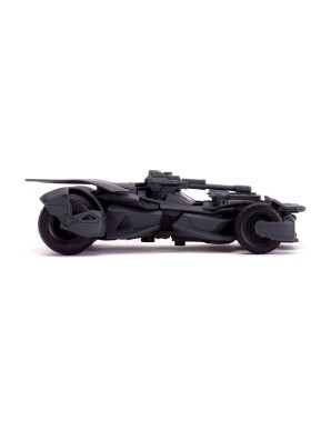 Jada Toys Diecast Model 1/32 Scale Justice League Batmobile with Figure