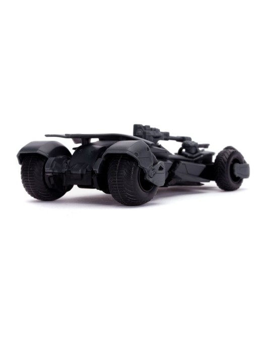 Jada Toys Diecast Model 1/32 Scale Justice League Batmobile with Figure