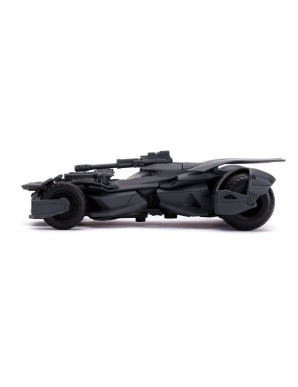 Jada Toys Diecast Model 1/32 Scale Justice League Batmobile with Figure