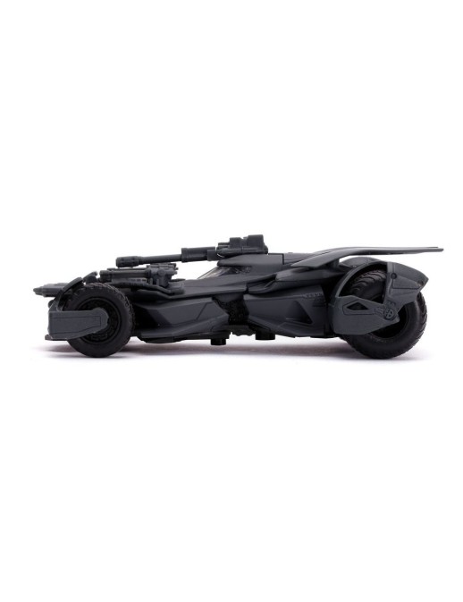 Jada Toys Diecast Model 1/32 Scale Justice League Batmobile with Figure