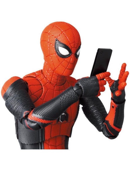Medicom Toy MAFEX Spider-Man No Way Home Spider-Man Upgraded Suit