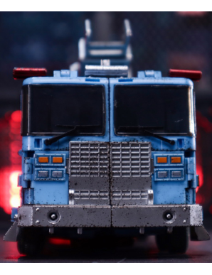 Generation Toys GT-08 Transformers Guardian Battle Damage Version