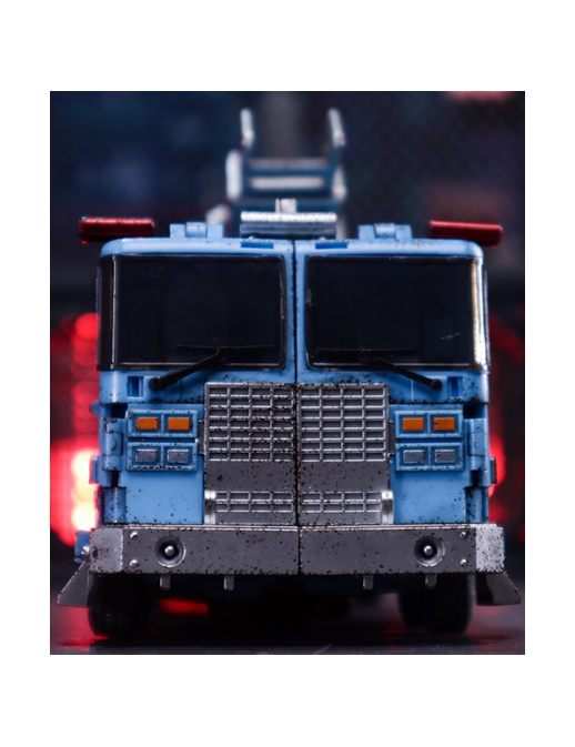 Generation Toys GT-08 Transformers Guardian Battle Damage Version
